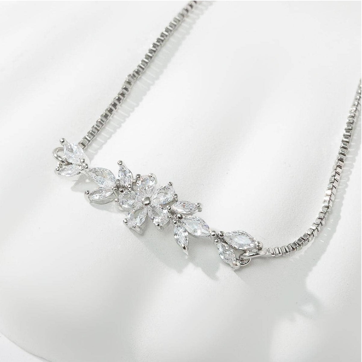 1pcs Fashionable Zircon Bracelet Silver Flower Leaf Drawstring Design Chain Inlaid Gold - plated Bracelet Suitable For Women's Daily Holiday Wear - silverfoxgoods